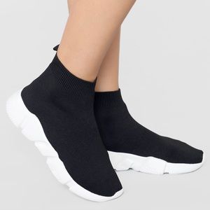 NWT/ Fashion Nova Slip On Sneaker - Black